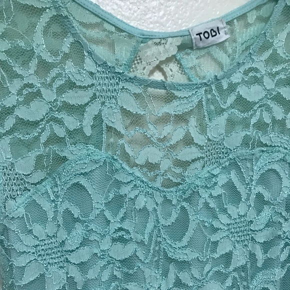 Sexy Open Back Lace Dress - Picture 4 of 5